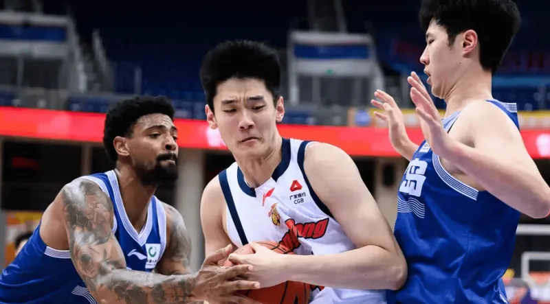 开云体育下载公司-王洪泽生涯新高！8投7中狂砍22+8+4+2，攻防一体统治内线